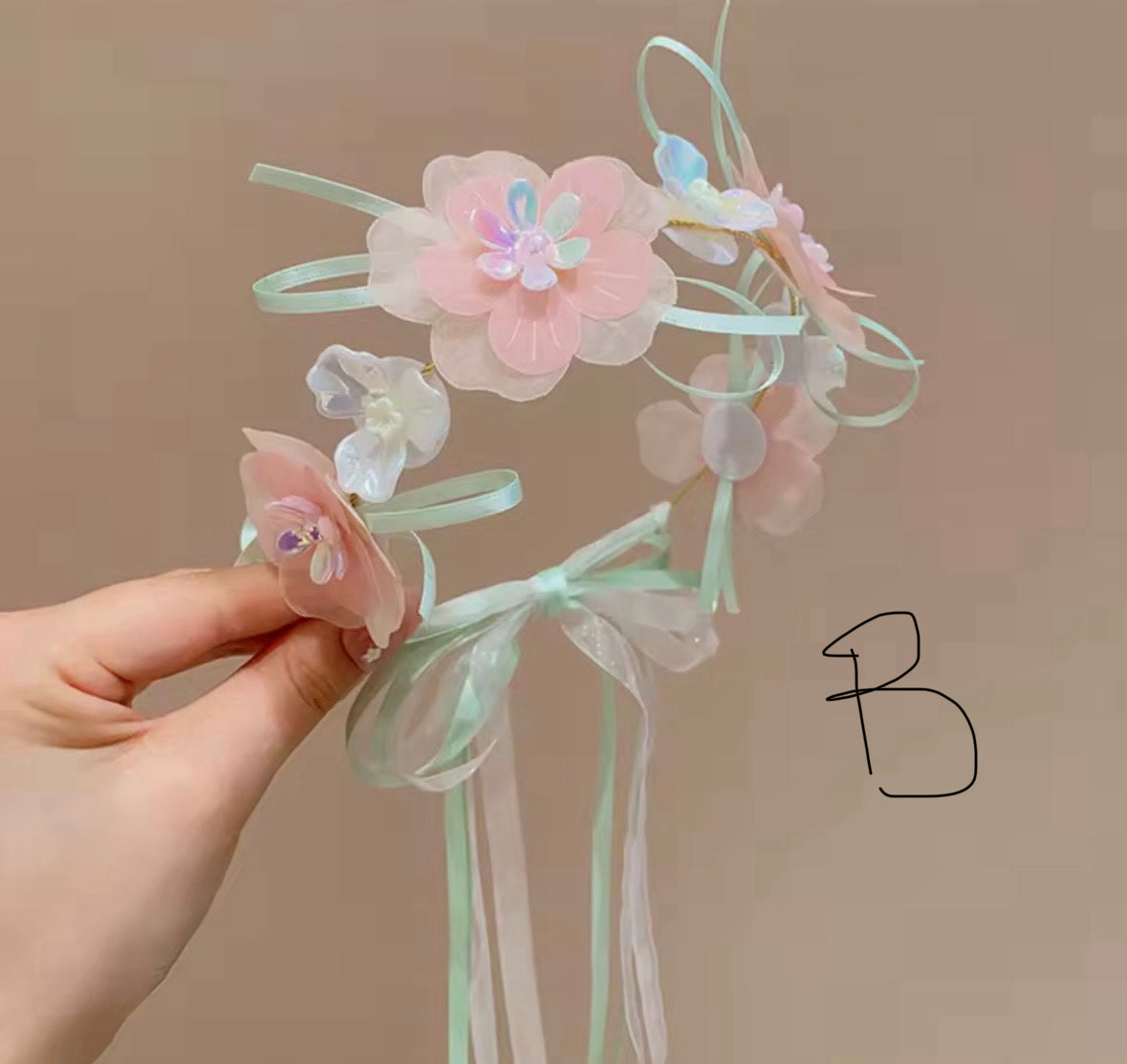 Pearlescent flower crown (3 colours)