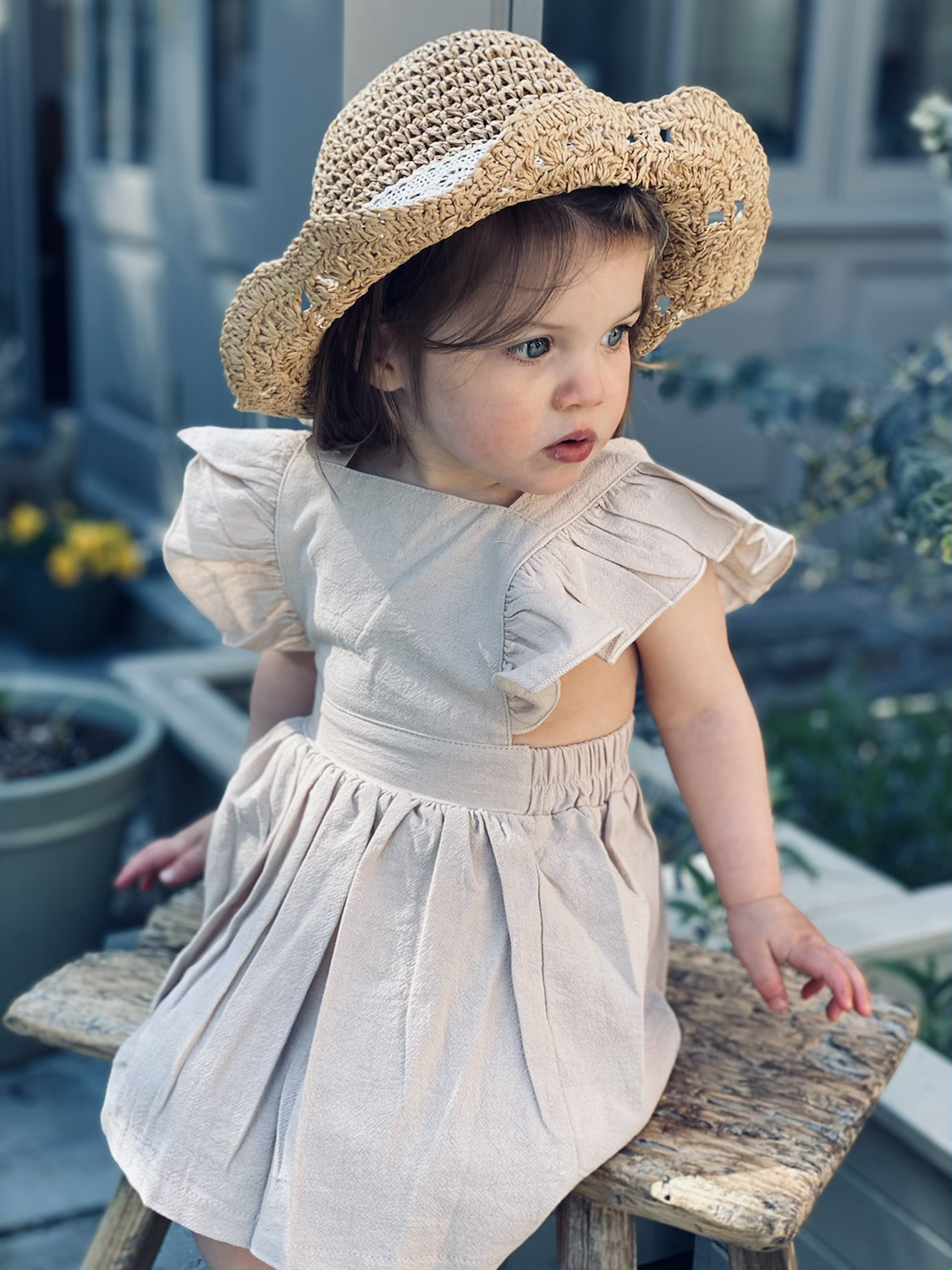 Scallop straw hat
