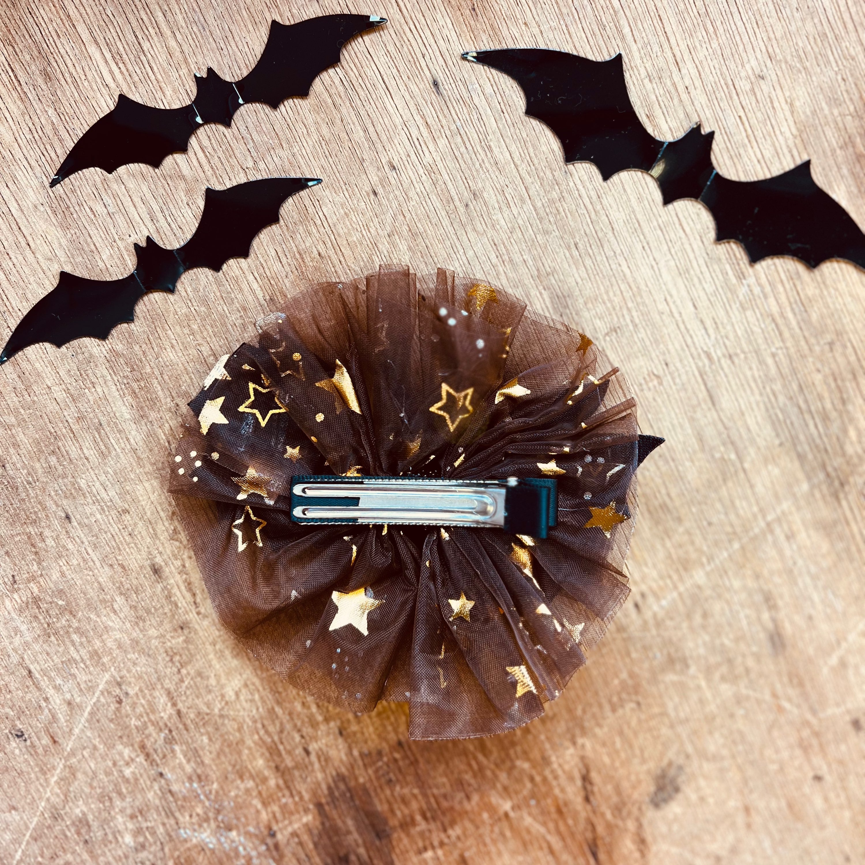 Tulle bat clip