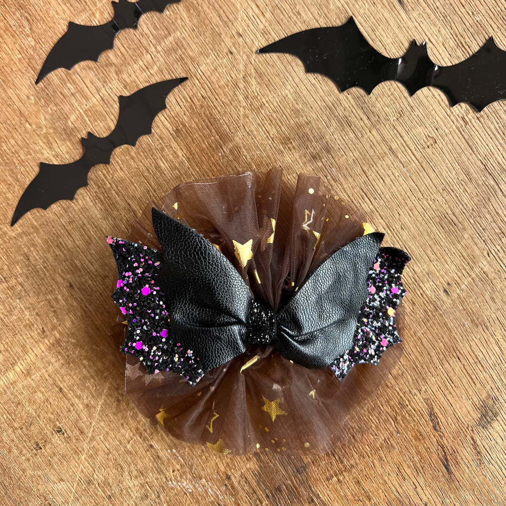 Tulle bat clip
