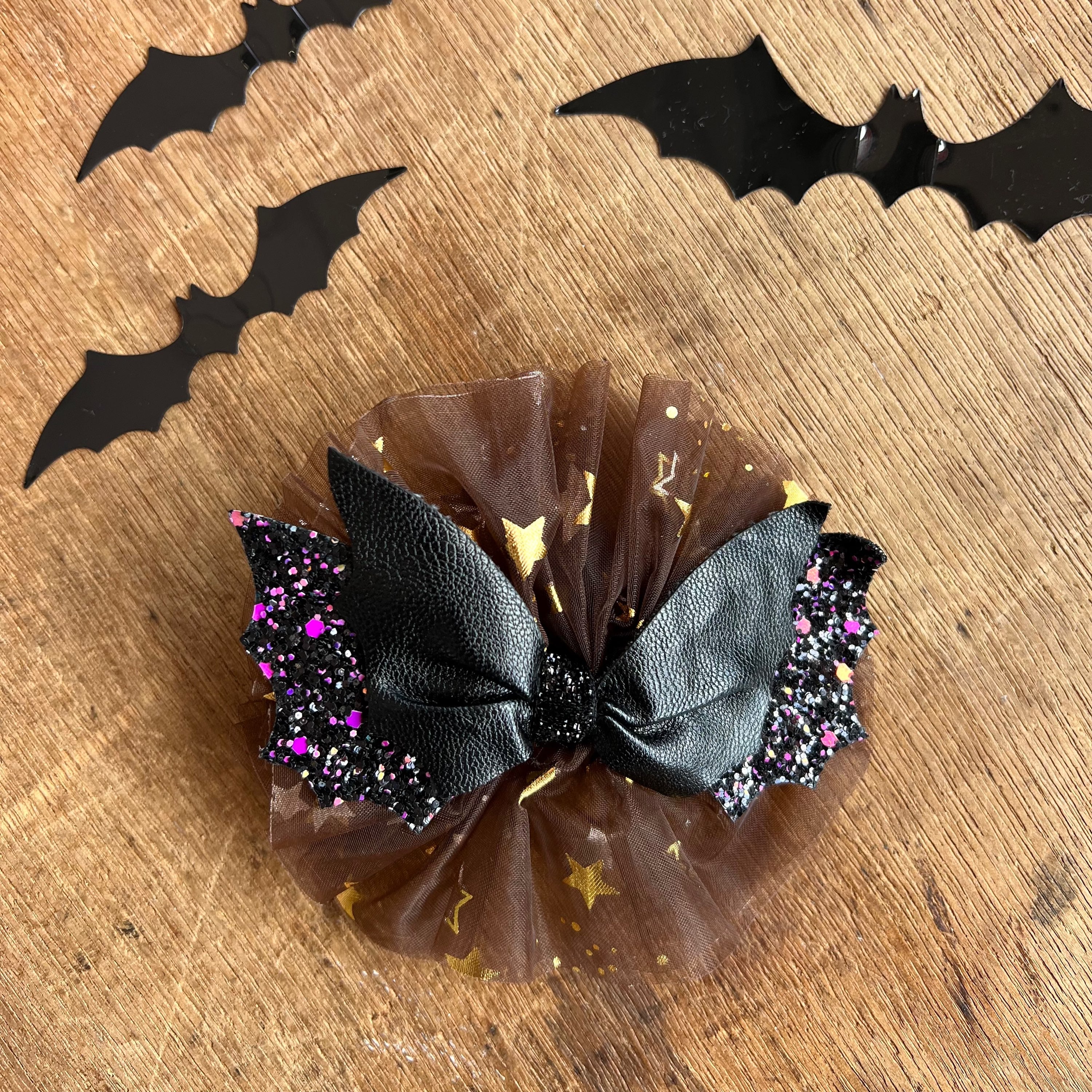 Tulle bat clip