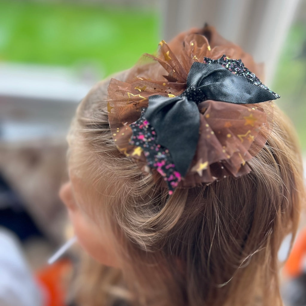 Tulle bat clip